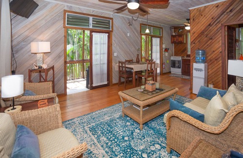 Antoneys Cay Casa | 2B/1B Cabana AC and steps to the beach! With sparkling pool & Starlink Wifi