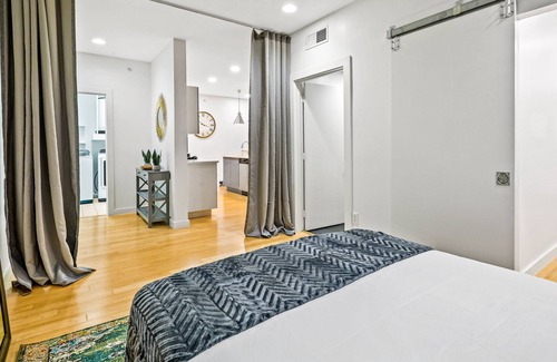 Cedars Condominio | 2b/1b Modern Condo