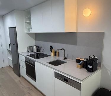 Reid Apartamento | 2B-1BR-1Car-Courtyard-CBD-Shops