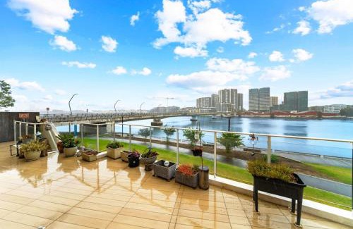 Rhodes Apartamento | 2B APT with Stunning Waterfront View