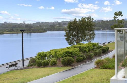 Rhodes Apartamento | 2B APT with Stunning Waterfront View