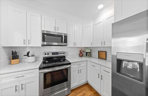 Charlotte Casa | 2b/Bath Queen Bee - Great Patio