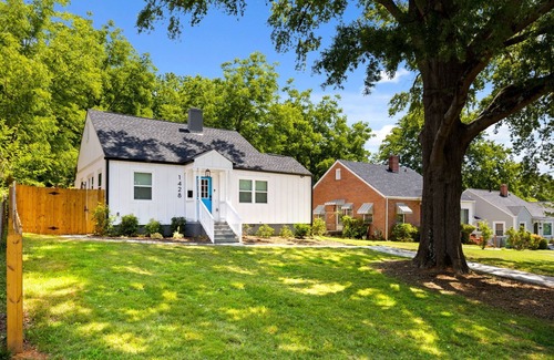 Charlotte Casa | 2b/Bath Queen Bee - Great Patio
