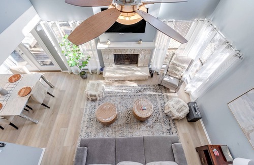 Scenic View West Condominio | 2b1b Hidden Oasis in the Hills - Close to Downtown