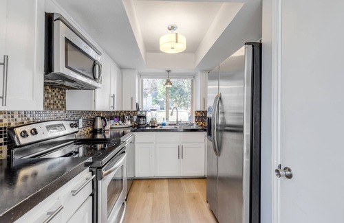 Scenic View West Condominio | 2b1b Hidden Oasis in the Hills - Close to Downtown