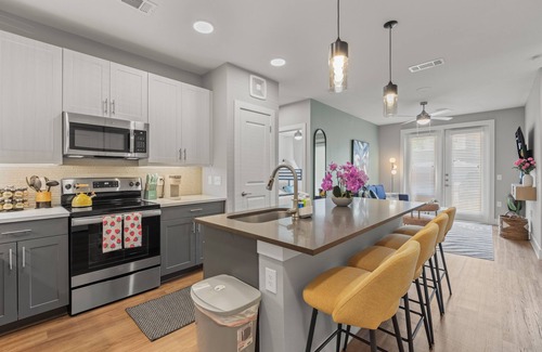Fort Worth Apartamento | 2B2B Luxury 1st Floor Apartment near in Ft Worth with free Parking,Pool,Gym&more