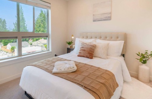 Lawton Park Casa | 2b2b Modern Upper Unit/1 min to Discovery Park