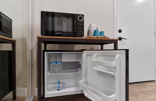 Monrovia Casa | 2BD 1BA - Convenient - Free P - DTLA l Disneyland