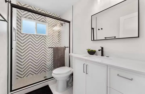 Monrovia Casa | 2BD 1BA - Convenient - Free P - DTLA l Disneyland