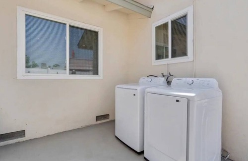 Monrovia Casa | 2BD 1BA - Convenient - Free P - DTLA l Disneyland