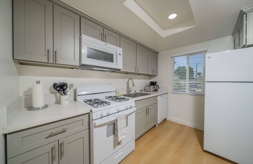 Alhambra Condominio | 2BD/2BA Apartment near DT Alhambra