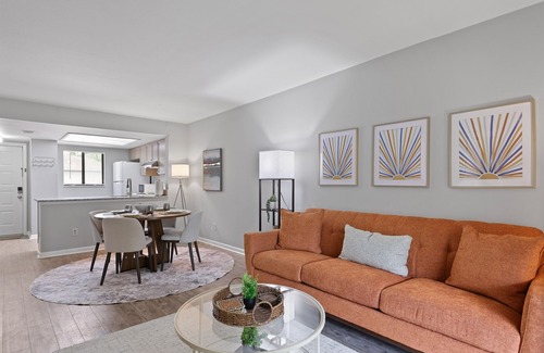 Montgomery Condominio | 2bd/2ba Condo * Renovated * Condo in Savannah*30+ day stay *Pool