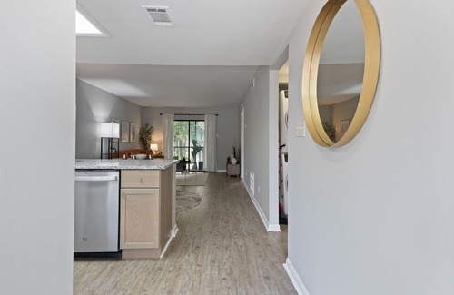 Montgomery Condominio | 2bd/2ba Condo * Renovated * Condo in Savannah*30+ day stay *Pool