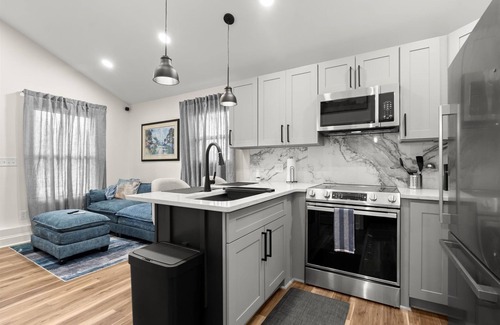 Belvedere Park Cabaña | 2BD/2BA Designer Cottage in Decatur – Couples/Solo