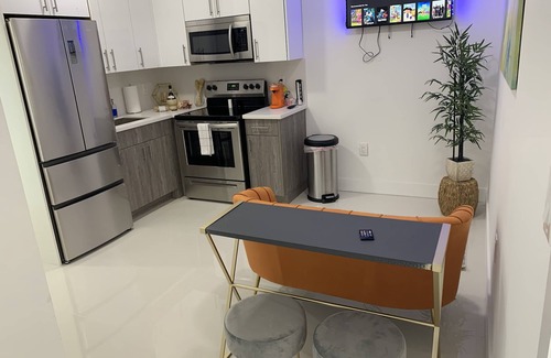 Liberty City Apartamento | 2BD Adorable Apt mins fromWynwood, Design District, & Beaches!