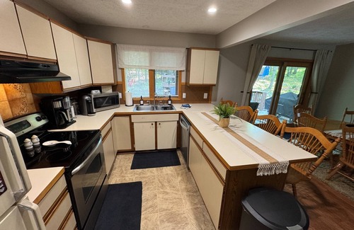 Acme Condominio | 2BD Condo 5min to Flintfields Horse Show, VASA Trail, East Bay, Golf & Casino