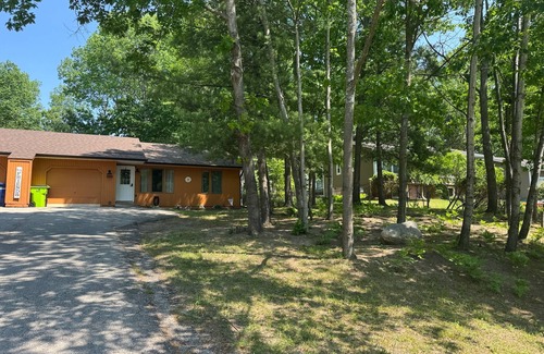 Acme Condominio | 2BD Condo 5min to Flintfields Horse Show, VASA Trail, East Bay, Golf & Casino