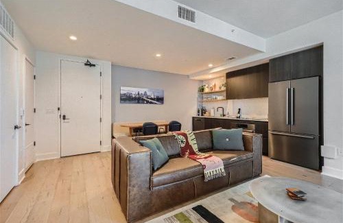 Rainey Street Historic District Casa | 2BD Condo-Rainey St-Best views-RT Pool