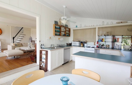 Wellfleet Casa | 2 BD Cottage-A pie de la playa de Mayo y Wellfleet Center