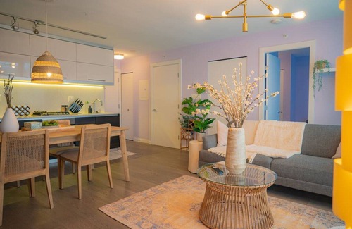 Chinatown Condominio | 2BD Downtown Vancouver Condo with Free Parking+AC