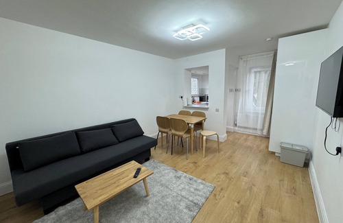 Custom House Apartamento | 2BD Flat Perfect for Remote Workers, ExCel London