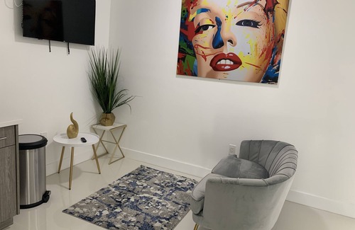 Liberty City Apartamento | 2BD Modern apt mins away from Wynwood,Midtown & Beach!