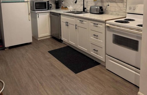 London Casa | 2bd Near LHSC, UWO, Fanshawe College