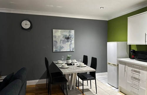 Liberton Apartamento | 2BD | Ocean Terminal | Tram to Airport | Sleeps 4