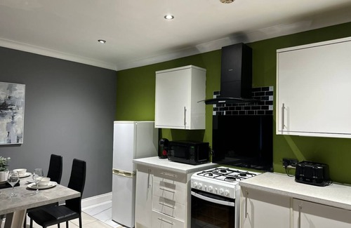 Liberton Apartamento | 2BD | Ocean Terminal | Tram to Airport | Sleeps 4