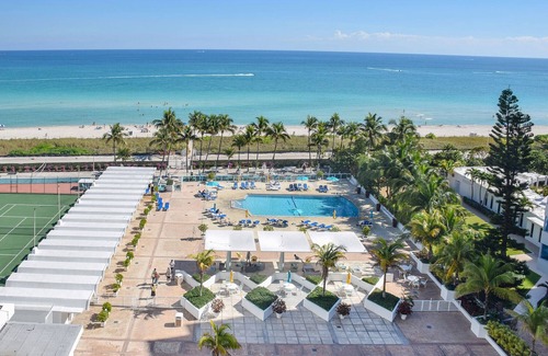 La Gorce Apartamento | 2bd Oceanfront Master Ste OceanView w/balcony, Pool, nearby dining, beach access
