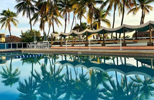 La Gorce Apartamento | 2bd Oceanfront Master Ste OceanView w/balcony, Pool, nearby dining, beach access