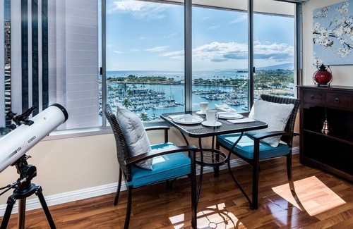 Downtown Honolulu Condominio | 2BD, Pool, FREE PARKING