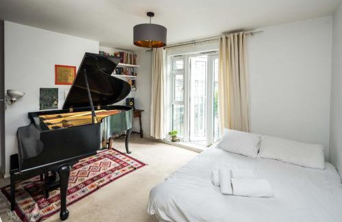 Hoxton West Apartamento | 2BD Stylish Home w/t Grand Piano Central London