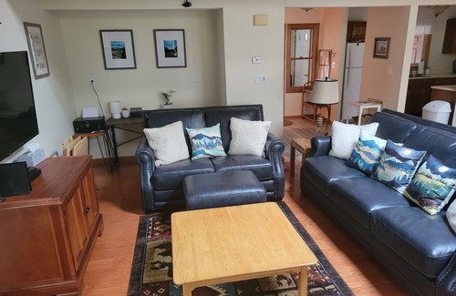 North Woodstock Casa | 2BD condominio en Deer Park con Wi-Fi en la unidad!