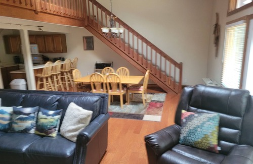 North Woodstock Casa | 2BD condominio en Deer Park con Wi-Fi en la unidad!