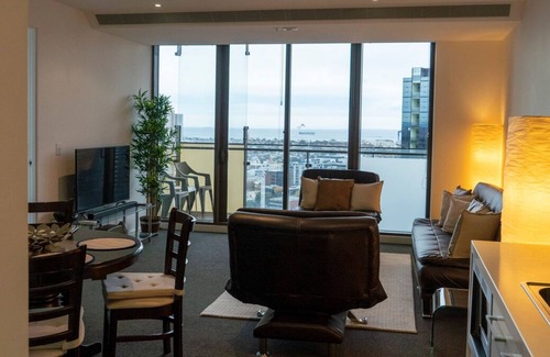 Southbank Apartamento | 2BD With City Views, Pool, Gym & Tennis Court