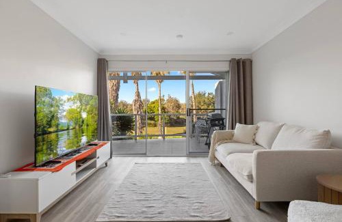Wamberal Apartamento | 2BDR Beachside Bliss in Wamberal