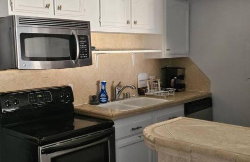 Bluff Heights Apartamento | 2bdr Bluff Heights Condo walking distance to beach
