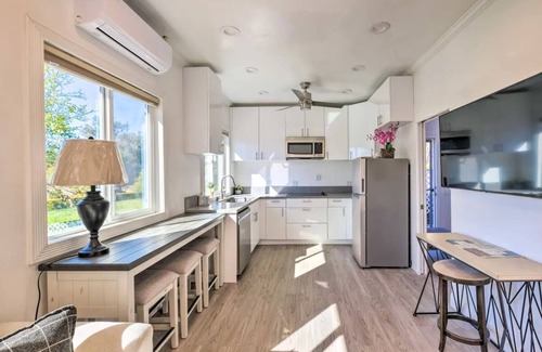 Encinitas Condominio | 3 Bds. 3 baños con cocina, piscina, VB Court, estilo de vida al aire libre (sin sala de estar)