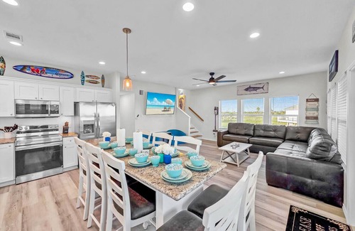 Port Bolivar Casa | 2BeachfrontHouses! 2HeatedPools! Sleep48! Weddings! Pets! HotTubs! ExtraParking!