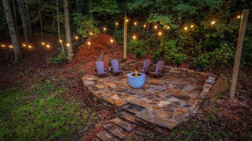 Hayesville Casa | 2bed 1bath Cabin with Mountain View, Hot Tub and grilling deck