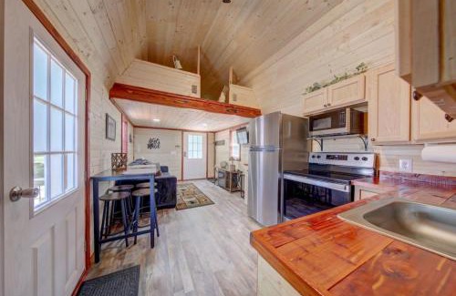 Hayesville Casa | 2bed 1bath Cabin with Mountain View, Hot Tub and grilling deck