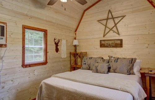 Hayesville Casa | 2bed 1bath Cabin with Mountain View, Hot Tub and grilling deck