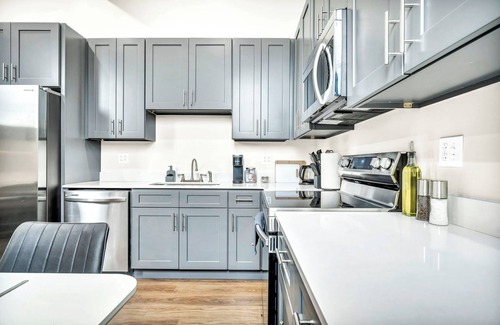 Cleveland Apartamento | 2Bed 1Bath Free Parking 10 Min to DT Gym