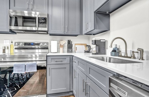 Cleveland Apartamento | 2Bed 1Bath Free Parking 10 Min to DT Gym