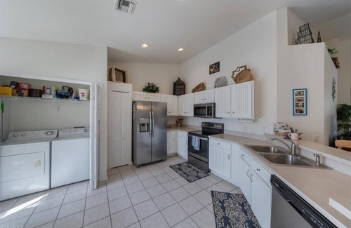 Bonita Springs Condominio | 2bed/2 bath Condo with Stunning Lake & Golf Views