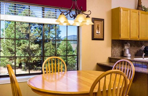 Flagstaff Complejo | 2BD/2BTH - Mountain Views in Flagstaff! Complete w/Golf, Pools, and More!