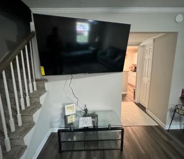 Greensboro Apartamento | 2bed 3bath private and close to everything !
