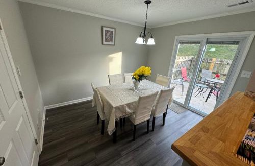 Greensboro Apartamento | 2bed 3bath private and close to everything !