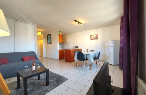 Latour-Bas-Elne Apartamento | 2bed large garden 6pers wifi parking 66m2 ok pets vacation vouchers 2km sea